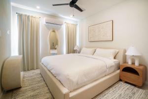 Elegant LUX 2BR 3mins to Beach Pool & Deck