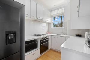 The Little Lawrence - Sunny Village Nook by the Sea