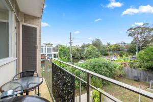 The Little Lawrence - Sunny Village Nook by the Sea