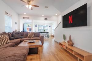 Stylish & Quiet 3BD Sleeps 8 Near Stadium & Downtown