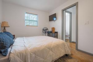 Stylish & Quiet 3BD Sleeps 8 Near Stadium & Downtown