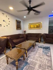 Impian Homestay BSI 4 Bedrooms Fully Aircond Netflix