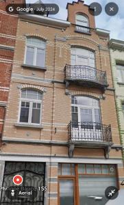 Pb155, balcony with street view