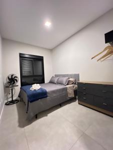 Edificio com piscina a 800m da praia - ACB