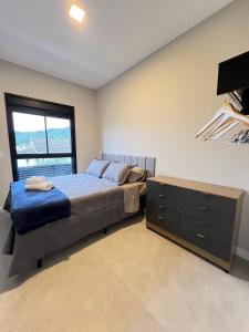 Edificio com piscina a 800m da praia - ACB