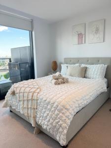 Waterfront apartment in Docklands in Free Tram zone