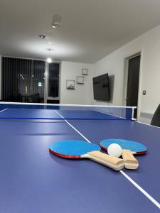 Balcony view Deluxe 2 Bed AO arena & Victoria Stn