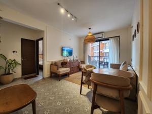 Botanica Luxury 1BHK Apartment, Pool & Parking - Near Candolim Beach