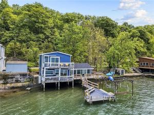 Cayuga Lake Holiday House - Waterfront & Sunset Views