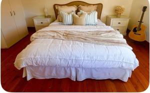 500m to Main Beach ,Large Deck, Relaxing Home