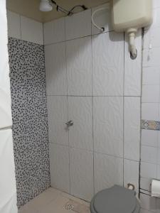 COMO EN CASA!! Monoambiente, lugar tranquilo y seguro, a minutos del aeropuerto y de centros comerciales de Asunción!!