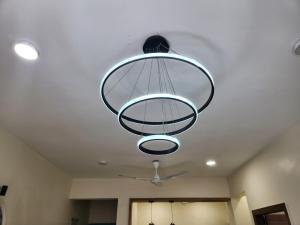 Urban Nomad Corner - 1BHK Near Candolim Beach with Pool, Kitchen, Parking & WiFi