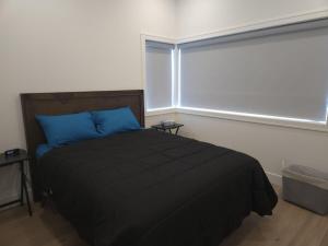 Vancouver Townhouse Family-Friendly with Street Parking & Balcony