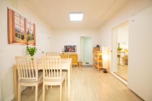 5 minutes walk from Itaewon Station # 2 Queen size beds # Emotional accommodation