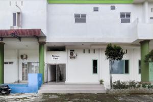 RedDoorz at Qaireen Living Jambi