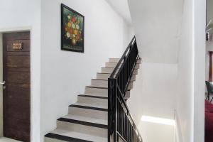 RedDoorz at Qaireen Living Jambi