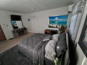 Tropical 2BR Duplex 5 Min to Siesta Key Beach
