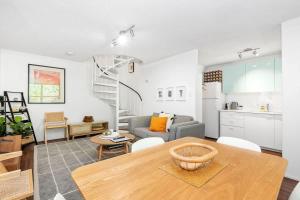 22 Heavenly Highgate 2 Bedrm & Parking-Walk to HBF