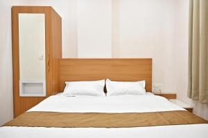 Hotel raj palace near railway station