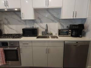 Vancouver Townhouse 2 Queen Beds Kitchen Street Parking - Perfect for Families