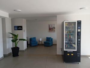 Bello departamento familiar nuevo en La Serena vista al mar, piso 4 con ascensor, malla de seguridad anticaída, piscina, estacionamiento gratuito, regalo de bienvenida, a pasos del Faro