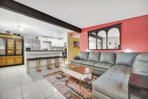 Family Home 10 mins to Beach Pets Welcome