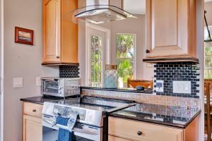 Hot Tub Sleeps 10 Park Your Boat & Trailer