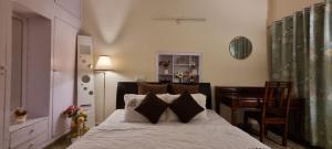 The Moonvale Cottage - A Victorian Theme Stay!