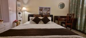 The Moonvale Cottage - A Victorian Theme Stay!