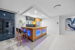 The Waterfront Retreat - Sleeps 16