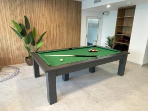 Nowy apartament - jacuzzi, sauny, sala zabaw, bilard, garaż, 400m do plaży bez schodów