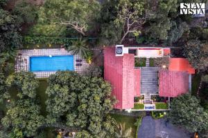StayVista at Visthaan with Pool, Lawn & BBQ