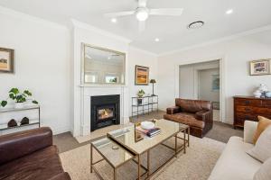 Putta Bucca Manor - Poised Poolside Country Living