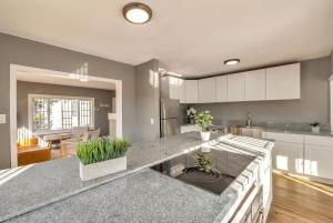 Plymouth St Guest Home near Oakland Vibes