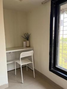 Bright and Airy 2BHK Getaway near SGNP