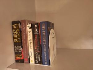 Bright and Airy 2BHK Getaway near SGNP