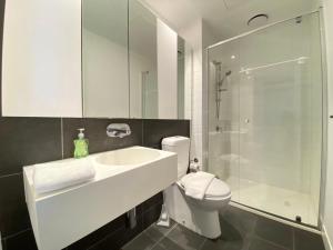 5208 Rose Ln, Melbourne