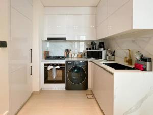 Warm Minimal 1BR in Binghatti Tulip with Free Parking!