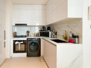 Warm Minimal 1BR in Binghatti Tulip with Free Parking!