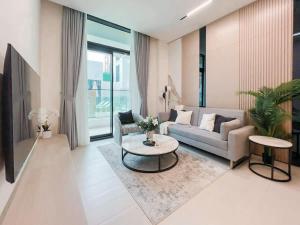 Family-Friendly 1BR Apt with Study Room and Pool Views!