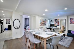 250 METERS to METRO BERRI UQAM - Spacious fully equipped APARTMENTS - 1 FREE PARKING per unit - in-unit Washer & Dryer - fully stocked KITCHEN - WORKSPACE PROVIDED - FAST WIFI - 5 minute walk to the FAMOUS ST CATHERINE & ST DENIS STREET
