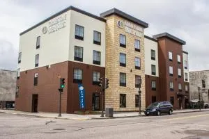 Cobblestone Hotel & Suites - Chippewa Falls - أو كلير