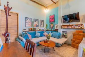 Sarai Room a Cozy Urban Hideaway with Green Balcony