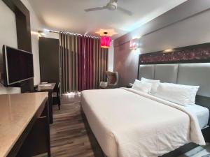 POP 84200K M K Elegance Inn