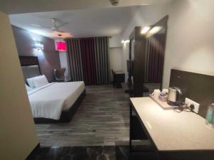 POP 84200K M K Elegance Inn