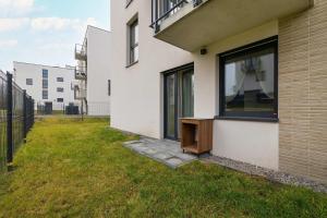 Elegant Apartment in Gliwice with Garden, Desk and Parking by Noclegi Renters