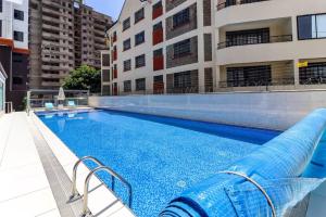 stunning one bedroom apartment with ample parking space heated swimming pool fully equipped gym and amazing city views