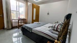 Ojis Homestay - Aesthetic Rooms in lower tapovan near laxman jhula and gangaji, free airport pickup for 7 or more night bookings