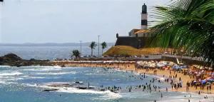 Suítes Barra-Ondina 300 metros da praia, 3 minutos do Circuito