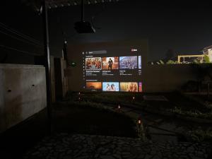 Luxury Private Farmhouse Pool & OutdoorMovie Night